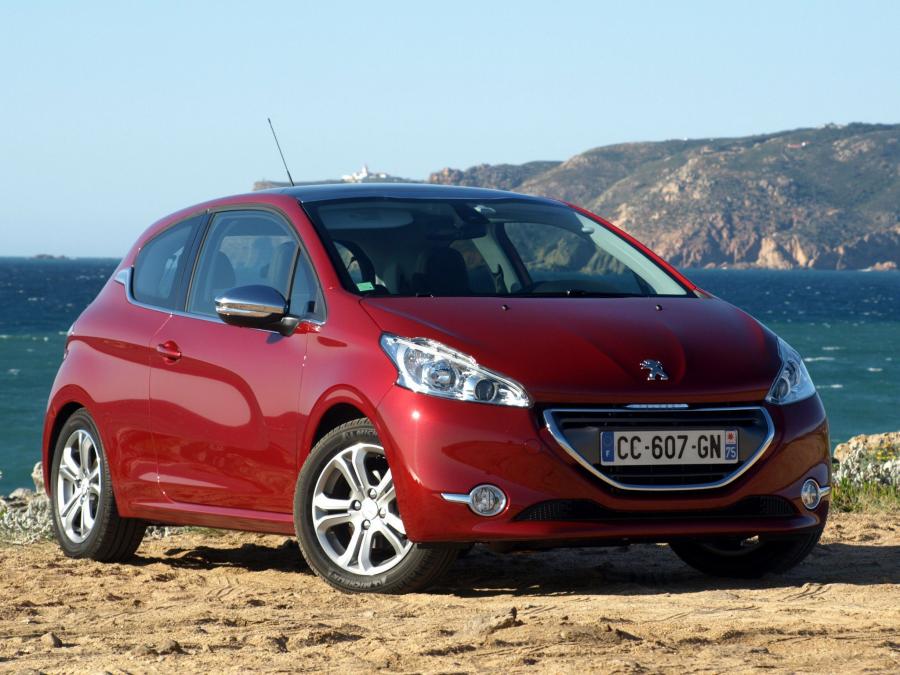  Peugeot 208 3-Door 2012 года  (фото 21 из 31)